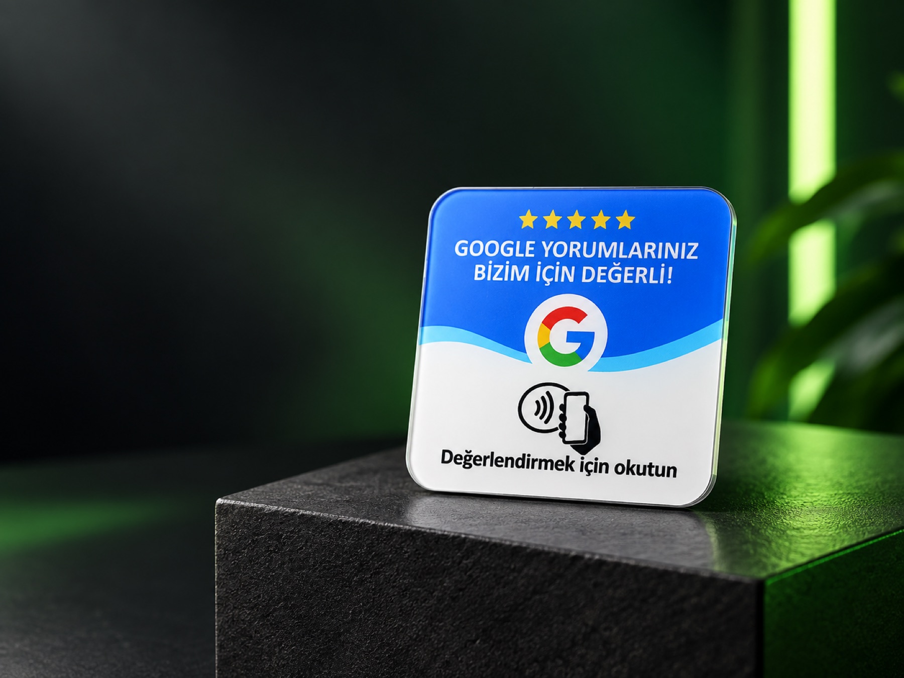 Stüdyo ortamında NFC Google yorum kartı